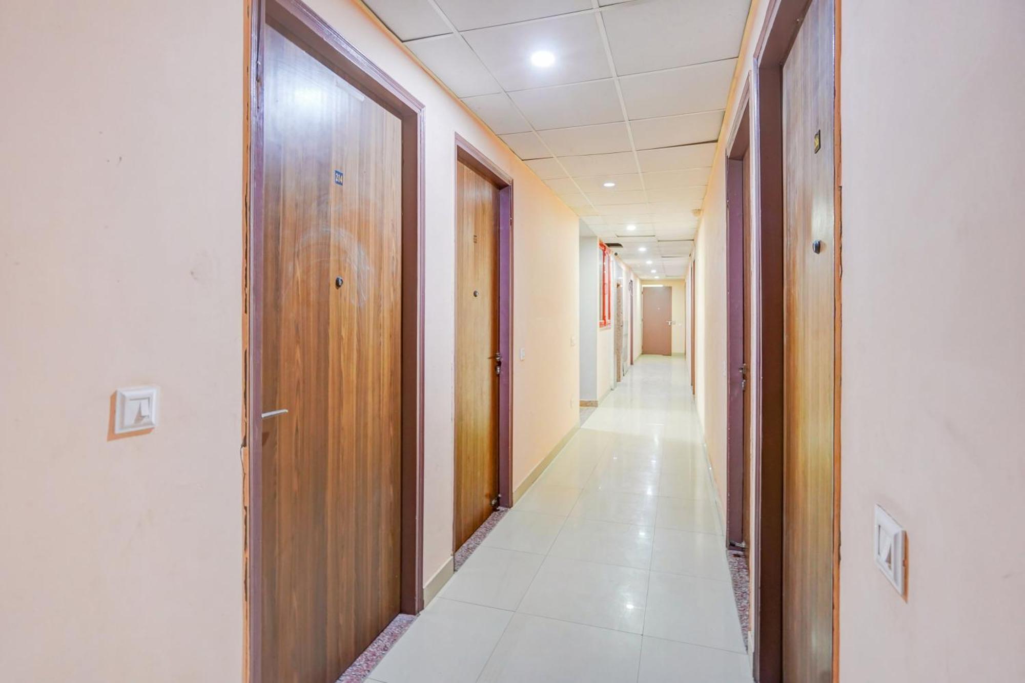 Hotel Super Collection O Sector 104 Noida Zewnętrze zdjęcie