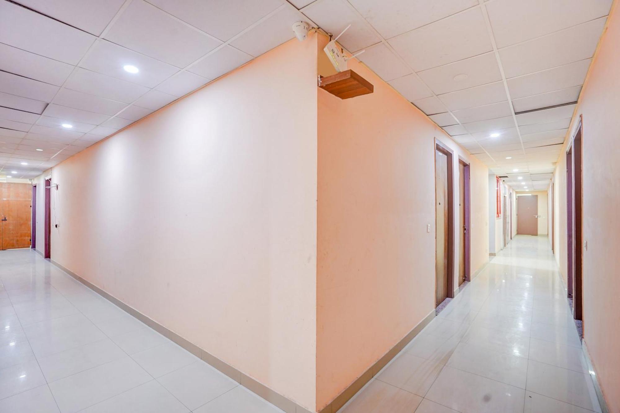 Hotel Super Collection O Sector 104 Noida Zewnętrze zdjęcie